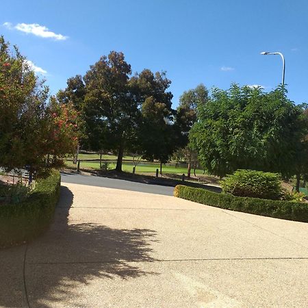 Sweet Home By The Golf Course Canberra Ngoại thất bức ảnh