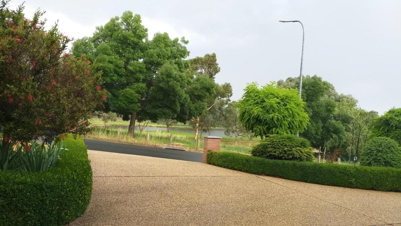 Sweet Home By The Golf Course Canberra Ngoại thất bức ảnh